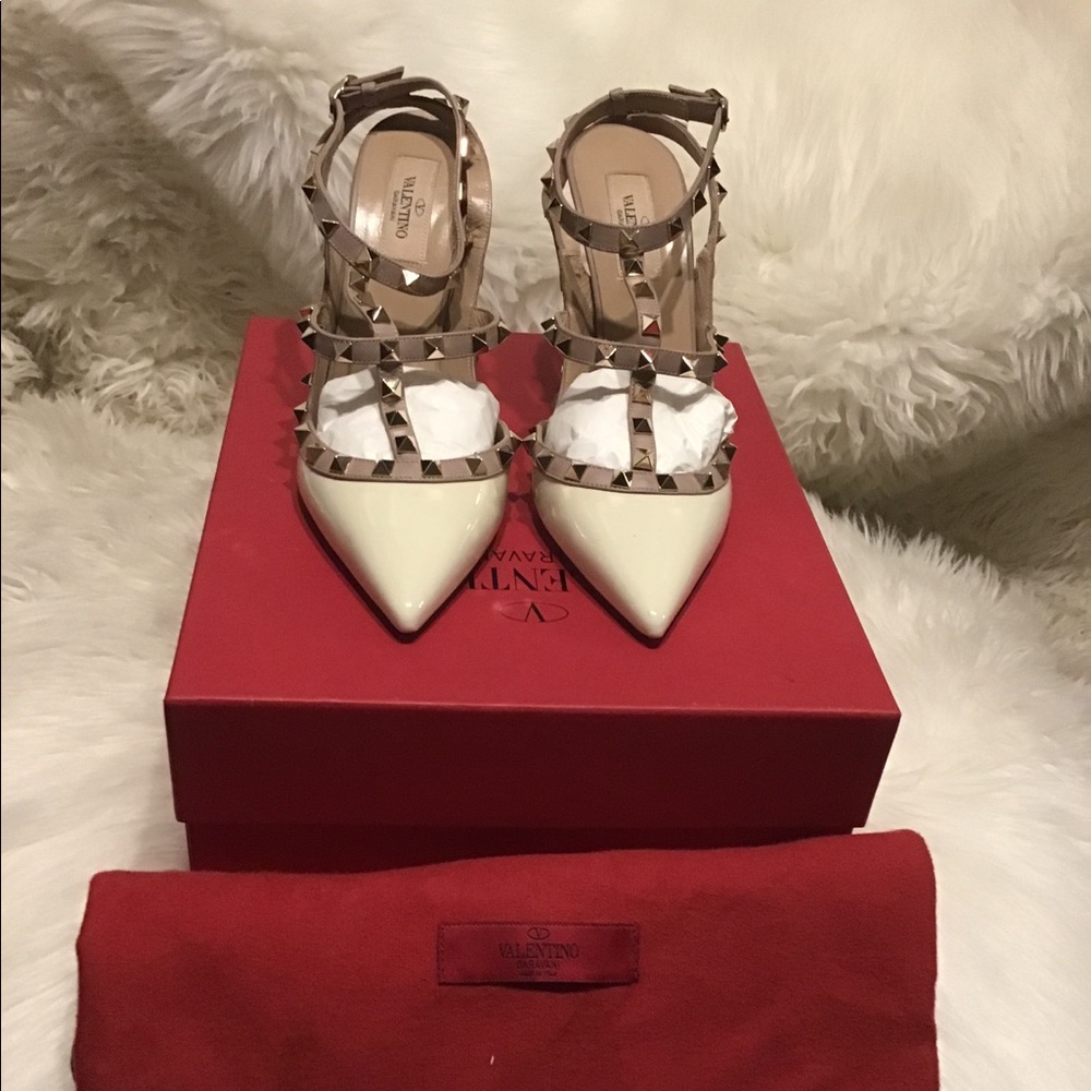 Valentino Garavani Patent Rock Stud T-Strap Heel - Picture 2 of 5